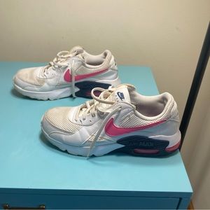 Women’s size 8.5 Nike air max EXCEE